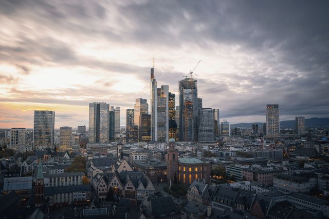 Le torri di un distretto finanziario europeo al tramonto